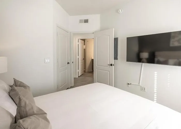 Landing Modern With Amazing Amenities *