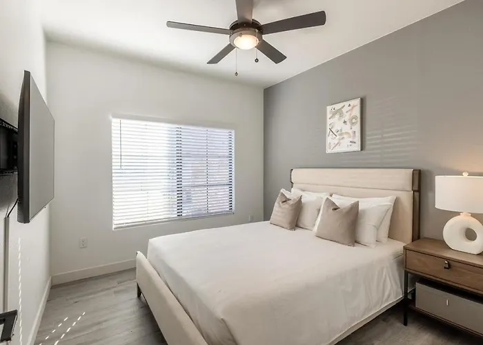 Landing Modern With Amazing Amenities *