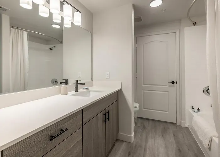 Landing Modern With Amazing Amenities Chandler